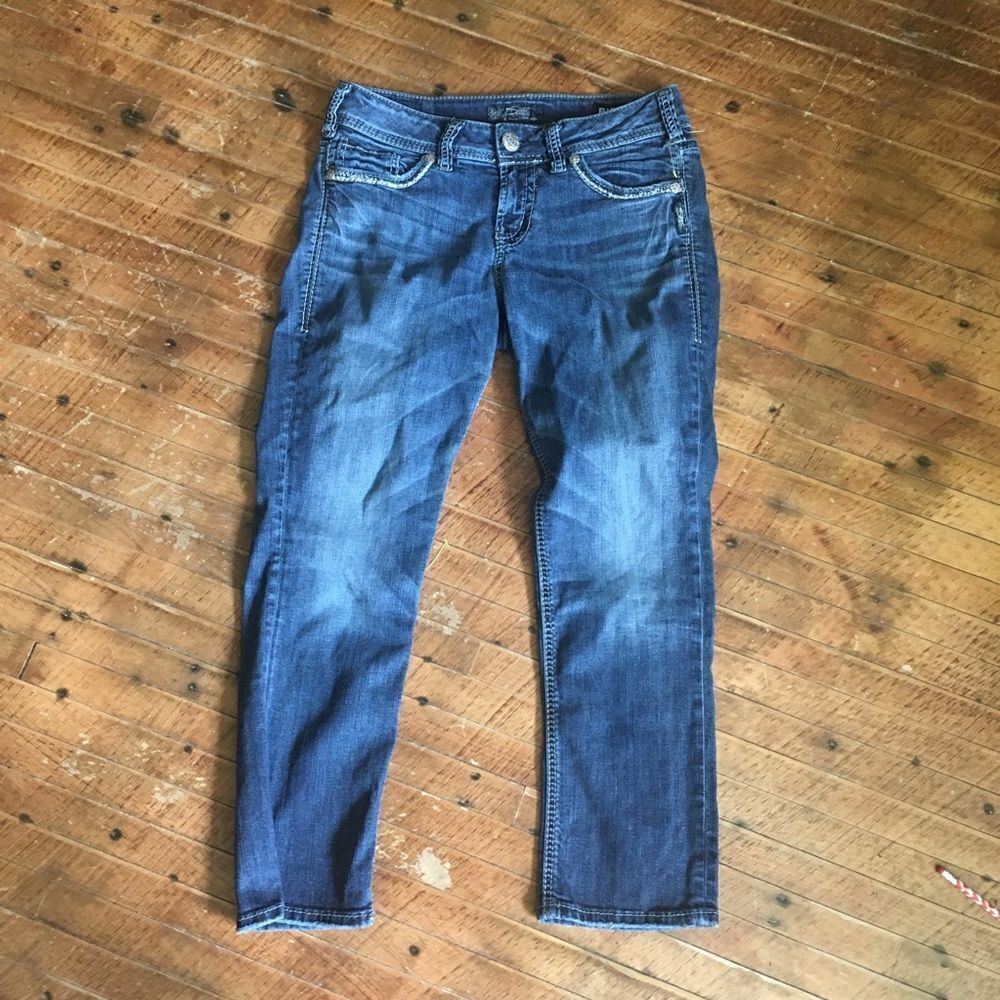 Silver jeans distressed Suki fluid mid denim Capris